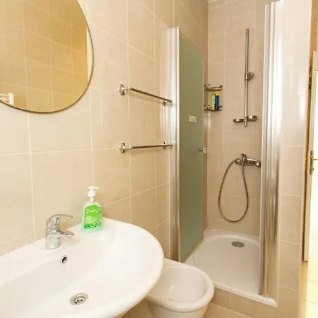 Apartment Pietra *